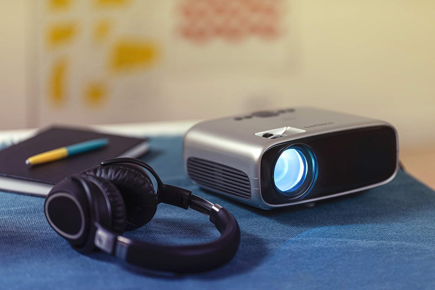 Philips NeoPix Easy Mini Projector Professional Portable for Home/Business - 80 "1080p FHD LED Stereo Speakers 2600 lumens Total Connectivity HDMI USB MicroSD (20 years duration)